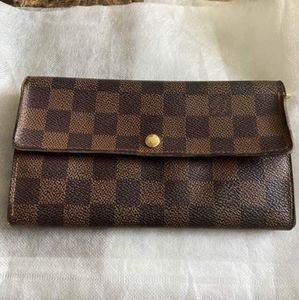 Loui vuitton wallet authentic